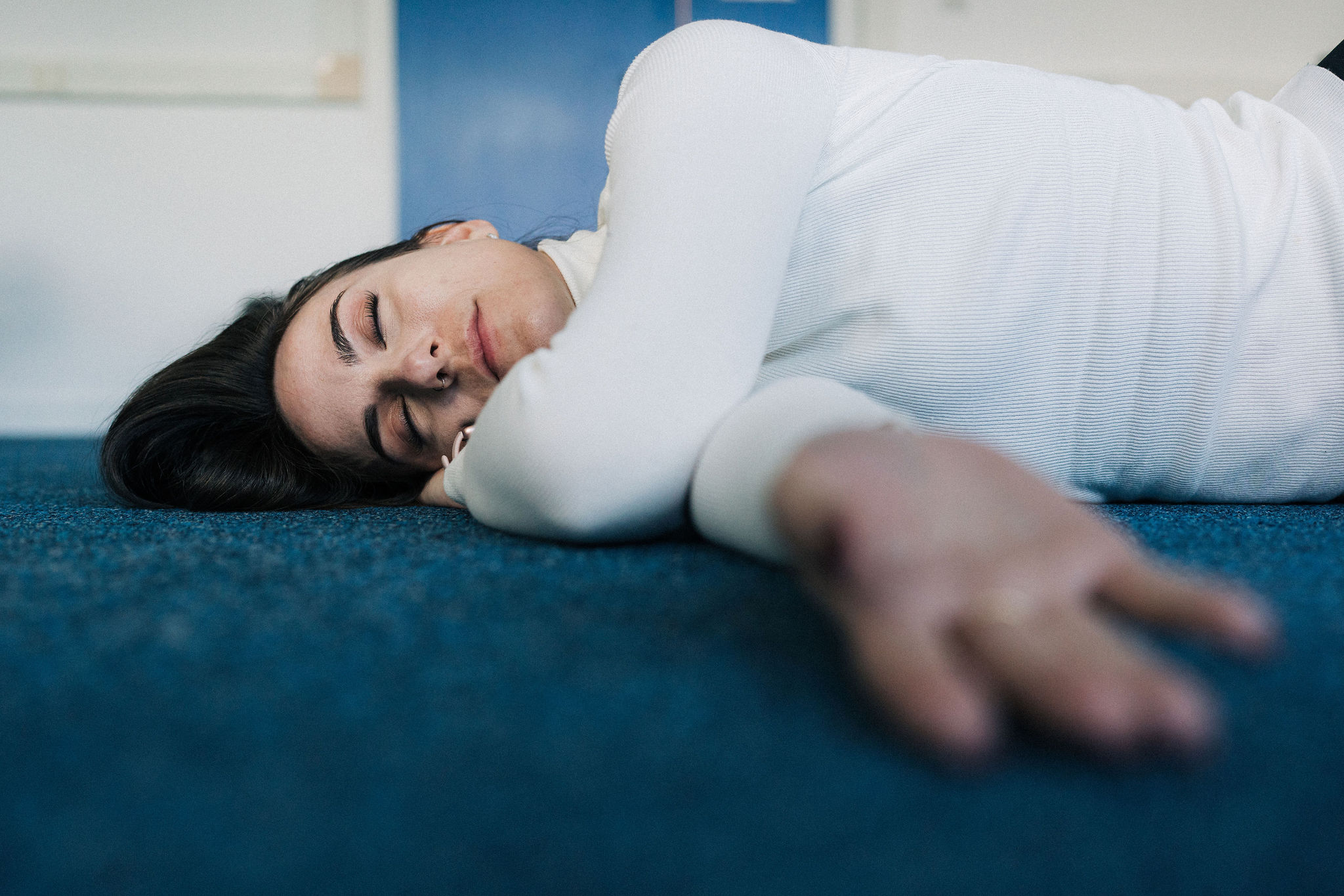 a woman put into the recovery position as part of seizure first aid